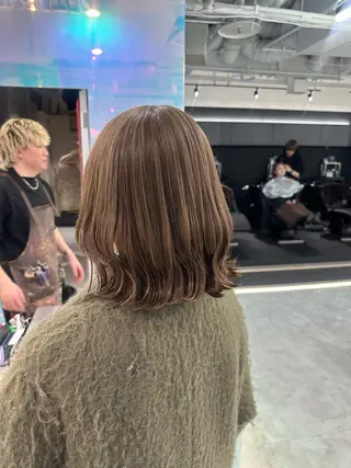 ミディアム カラー 🫧ハイトーン🫧 ベージュ🫧徹哉のヘアスタイル