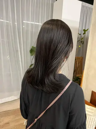 ミディアム カラー brisa所属・迎 凪紗のヘアスタイル