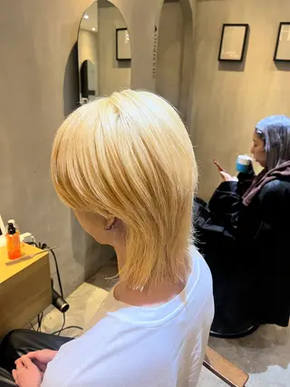 ショート ラフィスヘアードープ所属・レイヤーと透明感の アユカ 髪質改善のヘアスタイル