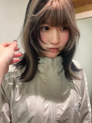 ミディアム 津田 里菜のヘアスタイル