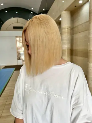 ショート カラー SEINA️️/烏丸 ブリーチ/ハイトーンのヘアスタイル