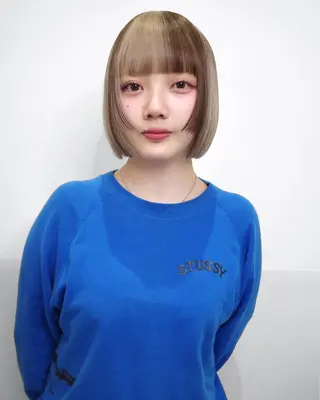 ショート カラー SALOWIN所属・ブリーチ🔑 ボブ✨レイヤーのヘアスタイル