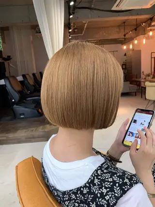 ショート カラー momo 岡崎のヘアスタイル