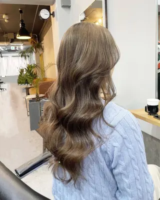 ロング カラー ミルクティーベージュ ❤︎レイヤー　MIAのヘアスタイル