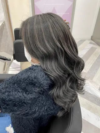 ロング カラー himeka🪽 アレンジ/ブリーチのヘアスタイル