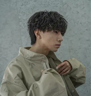 ショート カラー パーマ メンズ キッズ 岩本晴佳/波巻きパー マ/フェザーパーマのヘアスタイル