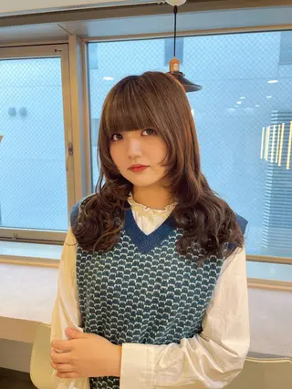 ミディアム R by NINA かずなのヘアスタイル