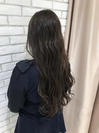ロング カラー 米良 志織のヘアスタイル