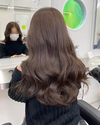 カラー 韓国風🫧うる艶美髪 🇰🇷池袋SHEのヘアスタイル