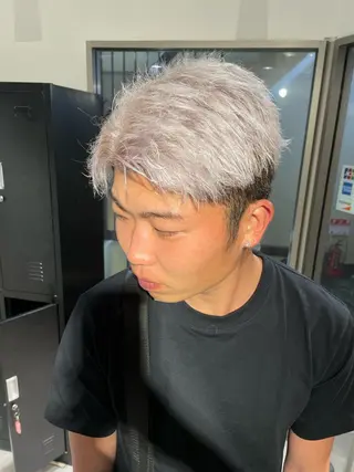 ショート カラー メンズ ili心斎橋所属・🩵韓国ハイトーン/ デザインYUZU🩵のヘアスタイル