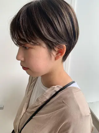 ショート nuu所属・💜ショート💜 ウルフ、ボブ二色亜美のヘアスタイル