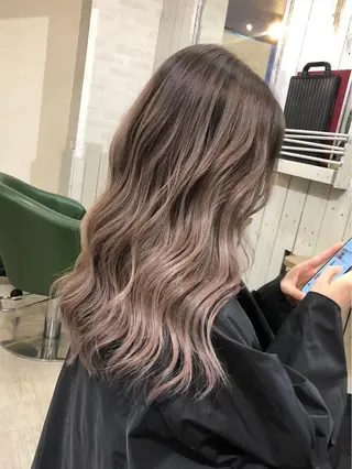 ロング カラー 韓国レイヤー外国人風 透明感カラー髪質改善のヘアスタイル