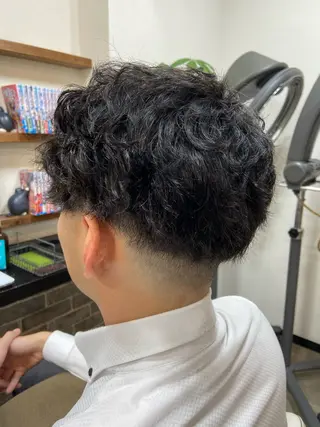 パーマ メンズ イツキ🌕デザインカ ラー🥨髪質改善🫧のヘアスタイル