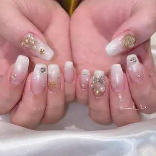 ネイル 𝘙𝘪𝘰𝘯𝘢 ...🕯🤍のネイルデザイン