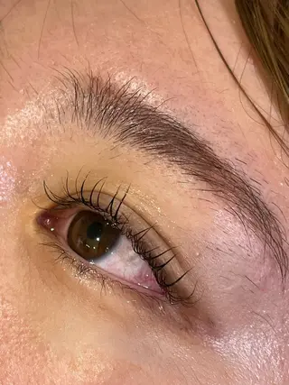 マツエク・マツパ cure所属・井上 真里奈のヘアスタイル