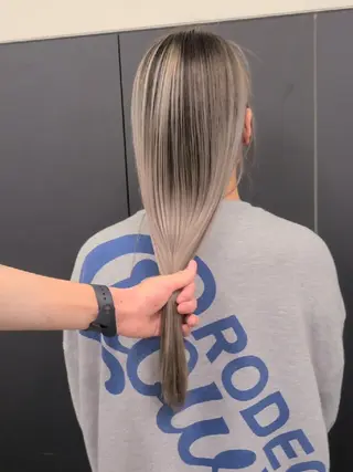 セミロング カラー ブリーチカラー🌈 嘉名 真樹のヘアスタイル