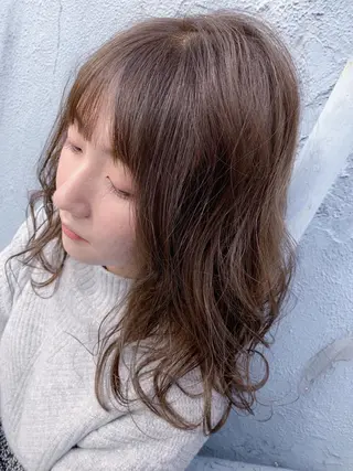 ミディアム 村阪 由美子のヘアスタイル