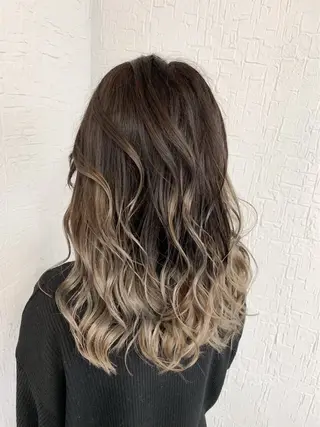 ロング ASAYA THREE(A)のヘアスタイル