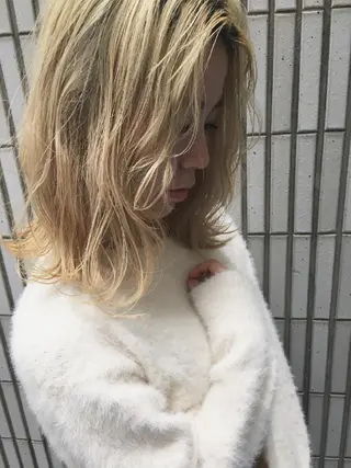 セミロング カラー AnFye une qatllのヘアスタイル