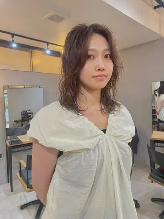 ミディアム パーマ Basis 田口豪司のヘアスタイル