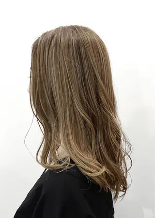 セミロング カラー LADY  BEETLE所属・LadyBeetle 山本泰史のヘアスタイル