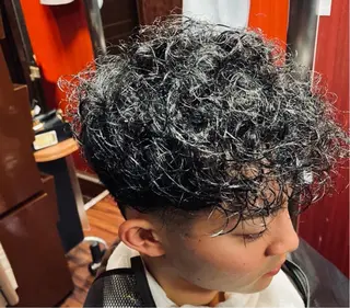 ミディアム パーマ メンズ ヒロ銀座バーバーショップ秋葉原店所属・堀 真人のヘアスタイル