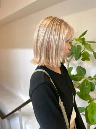 ショート カラー ⭐ハイトーンブリーチ ミルクティーピンクのヘアスタイル