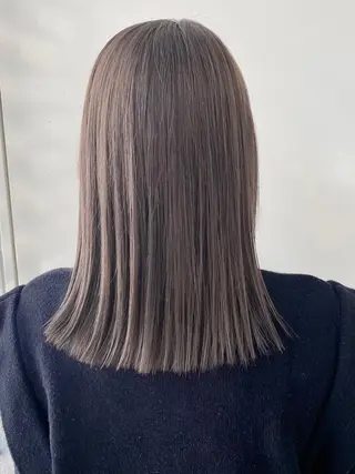 セミロング カラー ANNA /艶髪/ハイトーンのヘアスタイル