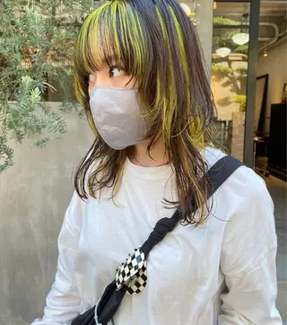 カラー 岡田 神奈のヘアスタイル