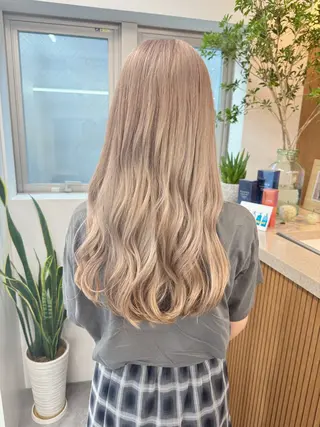 ロング 坂田 友梨奈のヘアスタイル