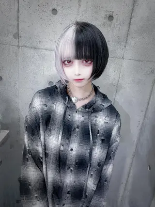 ロング カラー ホワイト&レイヤーカ ットエクステ長畠俊輔のヘアスタイル