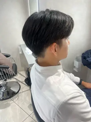 メンズ 韓国メンズ特化 ダウン・毛流れパーマのヘアスタイル