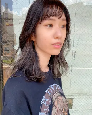 ミディアム カラー irwi/イルウィ所属・miku🎀門前仲町 ブリーチ・レイヤーのヘアスタイル