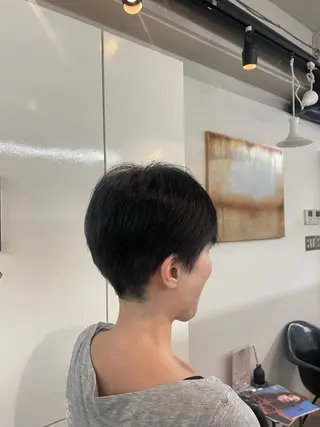 ショート CYAN by artefice所属・安達 萌花のヘアスタイル