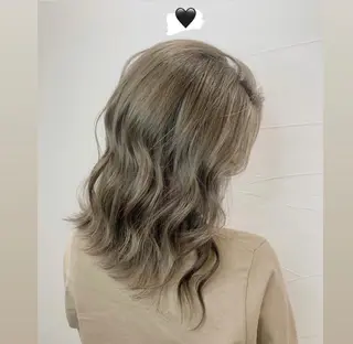 ミディアム カラー ハイトーン職人💗 松本輝美のヘアスタイル