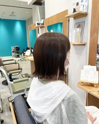 ミディアム カラー 切りっぱなしボブ/ 蒲生四丁目/伊藤瑠唯のヘアスタイル