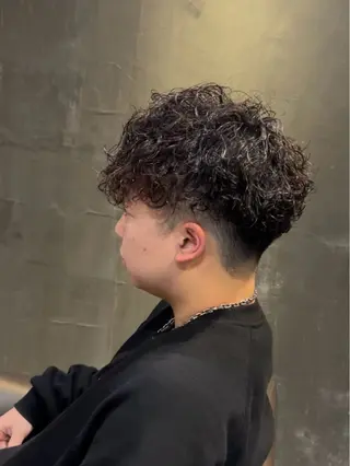 パーマ メンズ 舘山優羽ハイトーン カラー/メンズカットのヘアスタイル