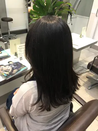 カラー brisa所属・迎 凪紗のヘアスタイル