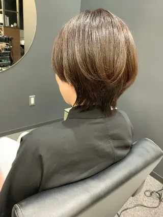 ショート カラー Iolite HAIR所属・サトウ アヤのヘアスタイル