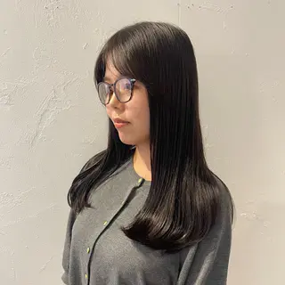 ロング カラー mina / 透明感ベージュカラーのヘアスタイル