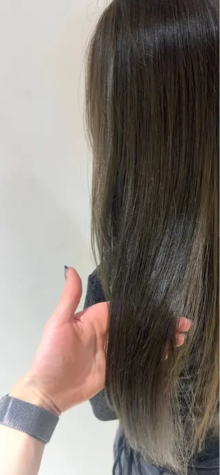 ロング カラー 池田 藍蓮のヘアスタイル