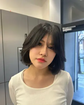 ミディアム 大人レイヤー/艶髪 🇺🇸TOMONAのヘアスタイル