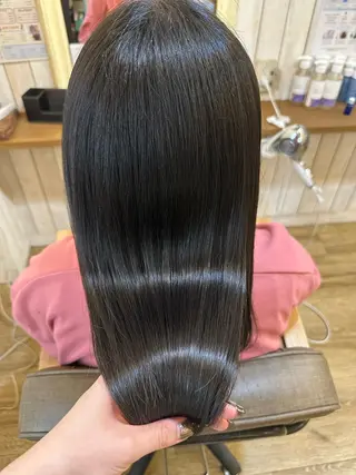 セミロング 髪質改善/艶髪/ 透明感カラー/サラのヘアスタイル