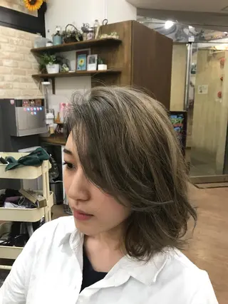 ミディアム アンダーバーホワイト_WHITE所属・_WHITE芝本 賢吾【天王寺店】のヘアスタイル