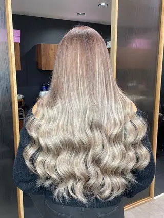 ロング カラー エクステ/ハイトーン レイヤーHIROのヘアスタイル