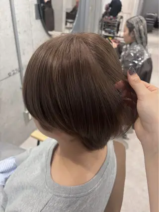 ショート カラー りお/艶カラ ー/レイヤーカットのヘアスタイル