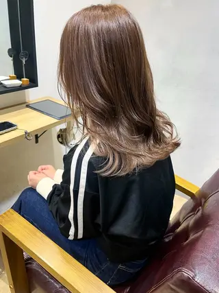 セミロング カラー 切りっぱなしボブ 艶カラー🌷江梨🍎のヘアスタイル