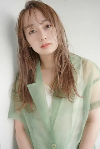 セミロング ハイトーン/レイヤー /ケアブリーチ石川治のヘアスタイル