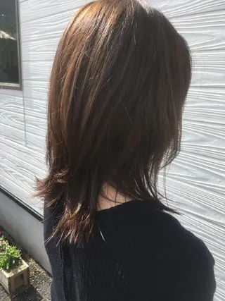 ミディアム ビヨウシツトリコ よねたにみなのヘアスタイル