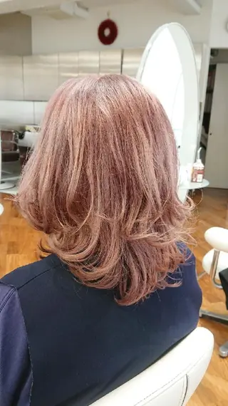 ショート カラー 坪井 佑美のヘアスタイル